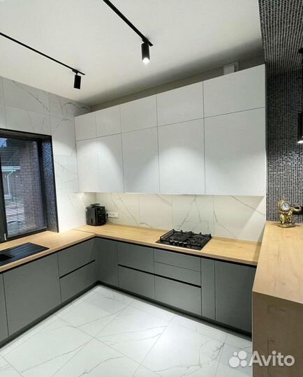 Кухонный гарнитур на заказ от фабрики