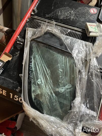 Стекло заднее правое глухое bmw e83