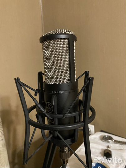 Студийный микрофон AKG P220