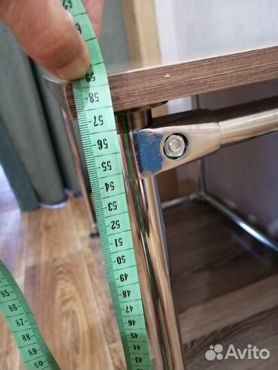 Столик на колёсиках