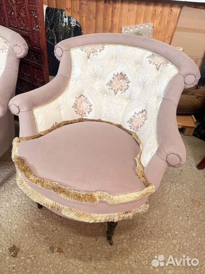 Мягкая мебель. Диван. Кресло. Винтажная мебель
