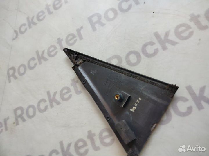 Уголок двери задний левый Nissan Fuga 2006