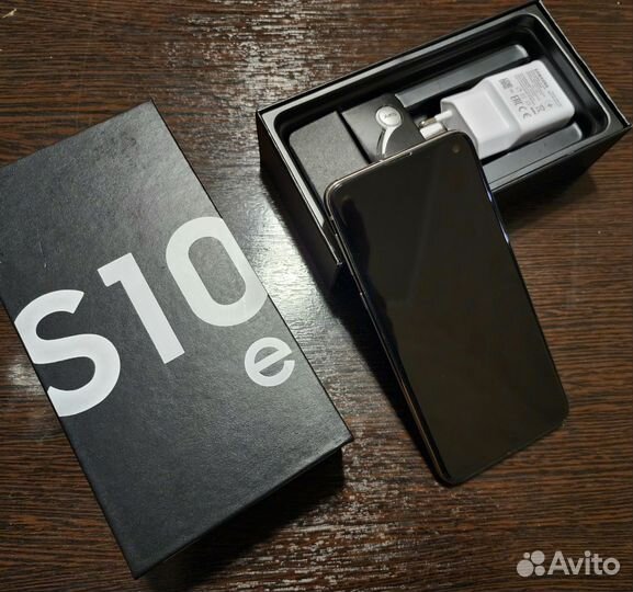 Samsung Galaxy S10e (Snapdragon 855), 6/128 гб