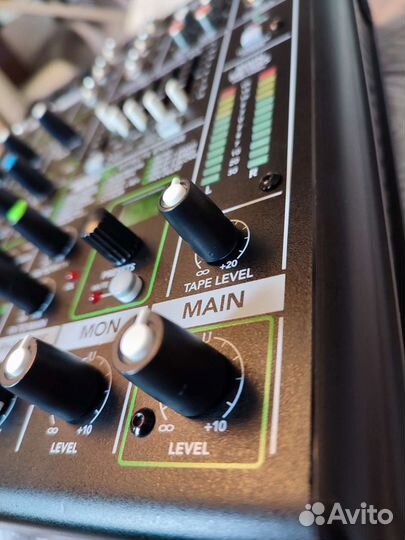 Микшерный пульт Mackie ProFX4 V2