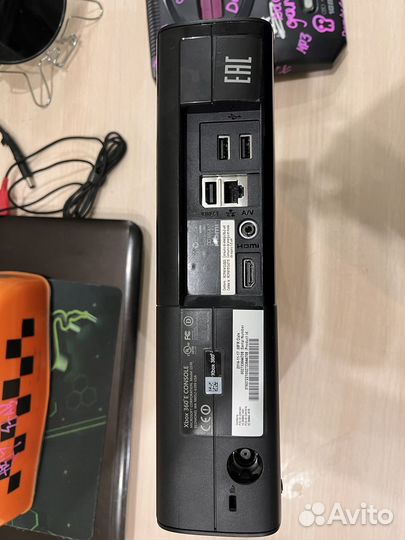 Xbox 360e полный комплект + kinect