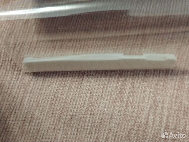 Порожек для гитары нижний 76*3*12 мм