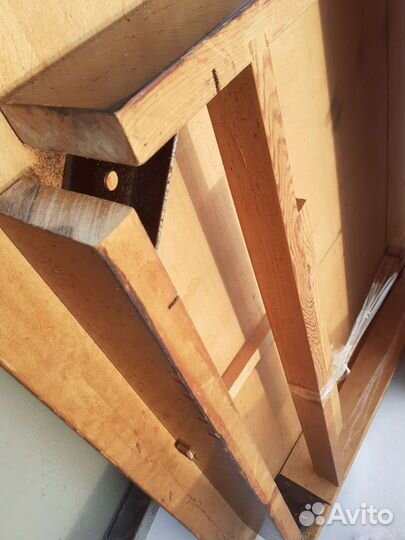 Стол обеденный