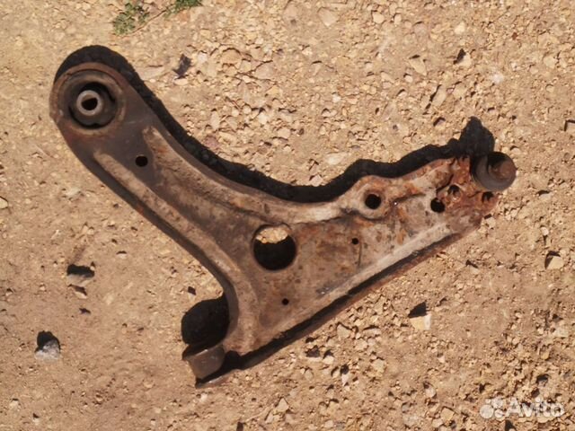 Рычаг левый Chery Amulet A 15