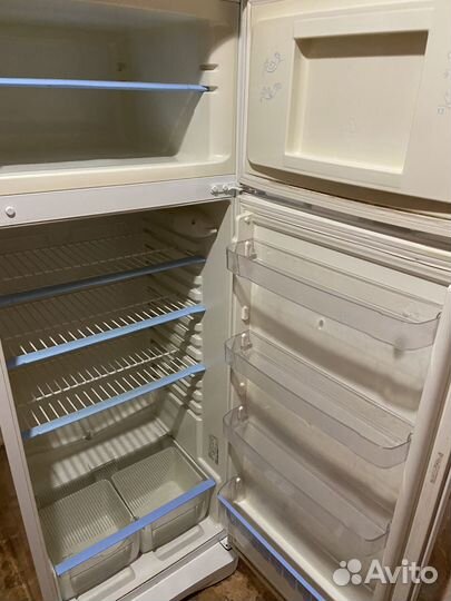 Холодильник indesit