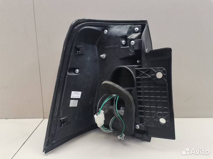 Фонарь задний наружный правый Toyota Land Cruiser