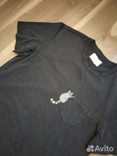 Футболка с енотом