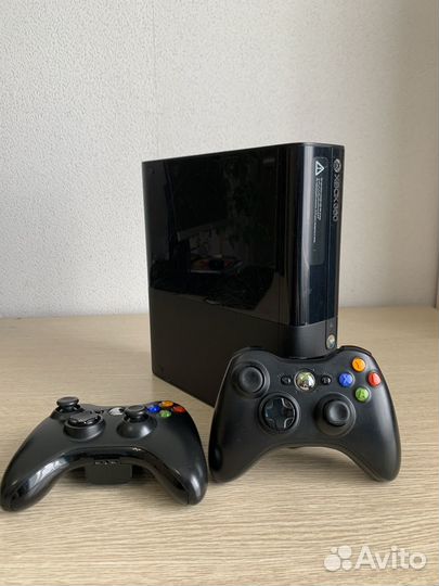 Xbox 360 прошитый freeboot+два геймпада