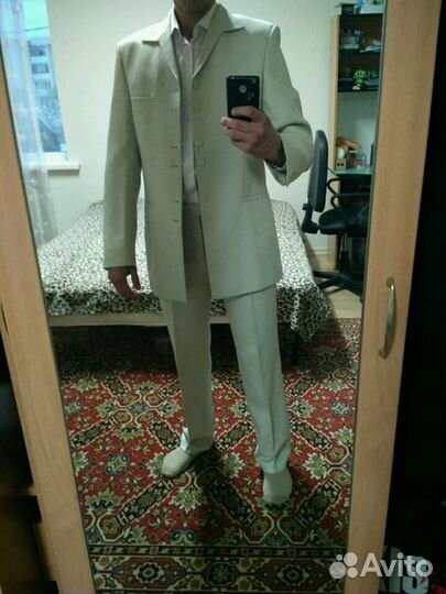 Костюм светлый