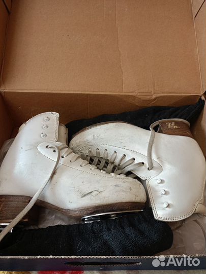 Коньки прыжковые risport