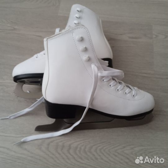 Коньки фигурные Nicole