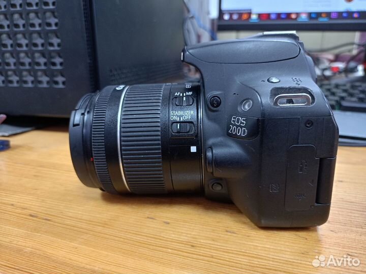 Зеркальная камера Canon EOS 200D 18-55 Kit