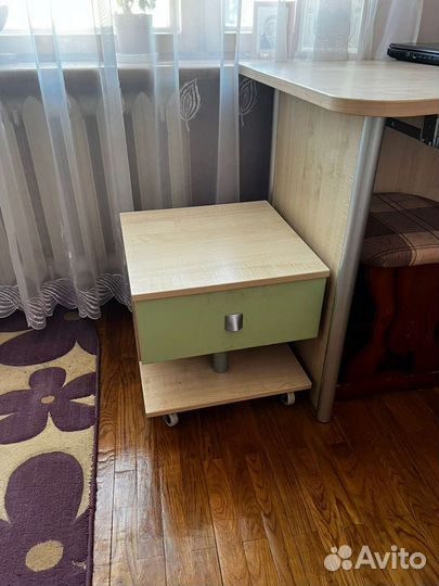 Стол с тумбой
