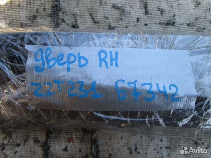 Уплотнительная резинка правая Toyota Celica ZZT231