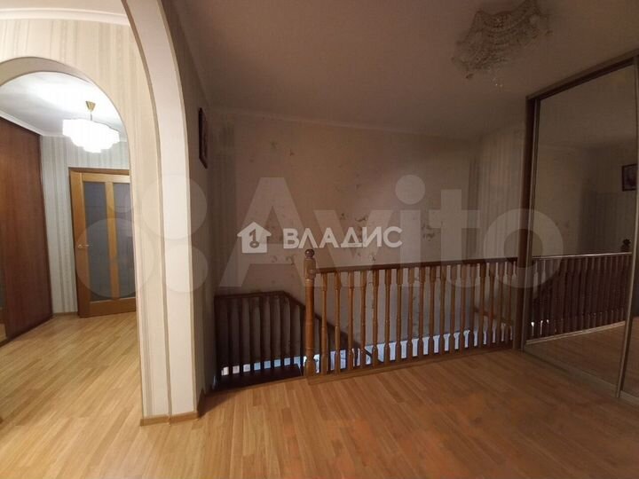 4-к. квартира, 131,5 м², 2/5 эт.