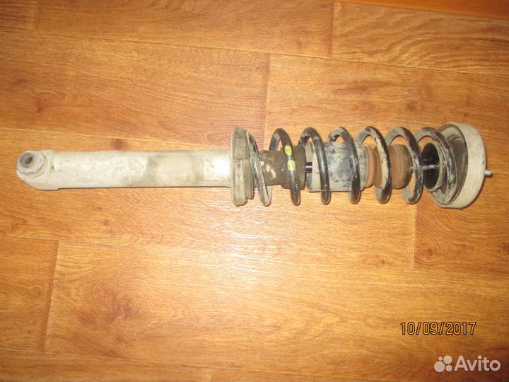 Стойка амортизатора правая BMW 7 E 65 66