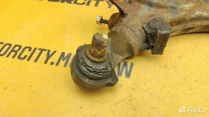 Рычаг передний левый Mercedes-Benz W124 M119.974