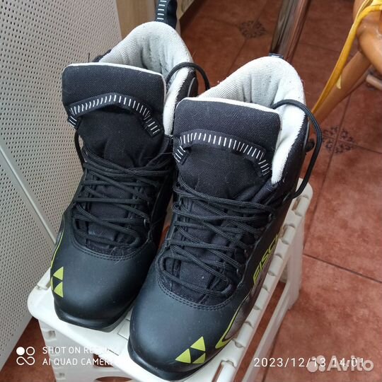 Продам лыжные ботинки
