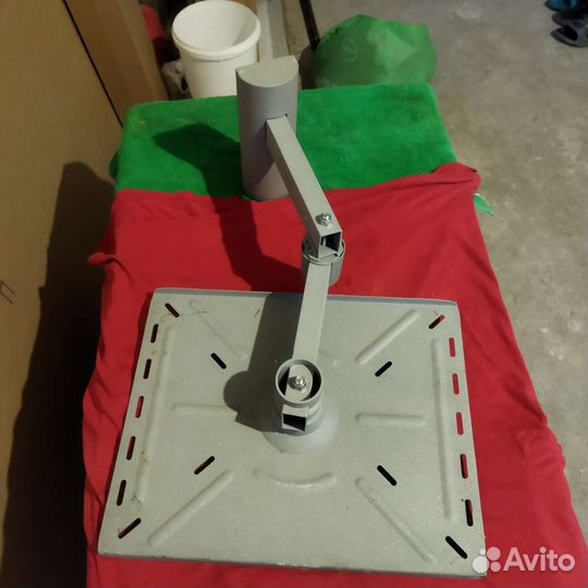 Подвесная подставка для телевизора