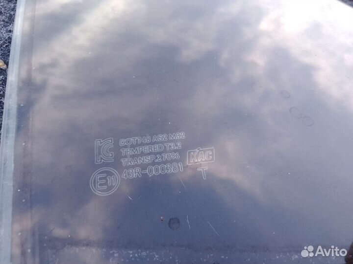 Стекло заднее правое седан Kia Rio 3