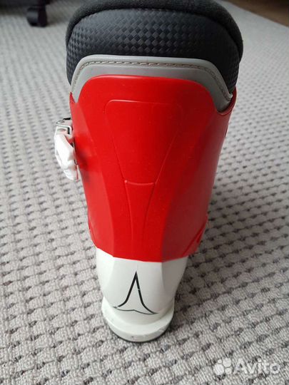 Горнолыжные ботинки atomic