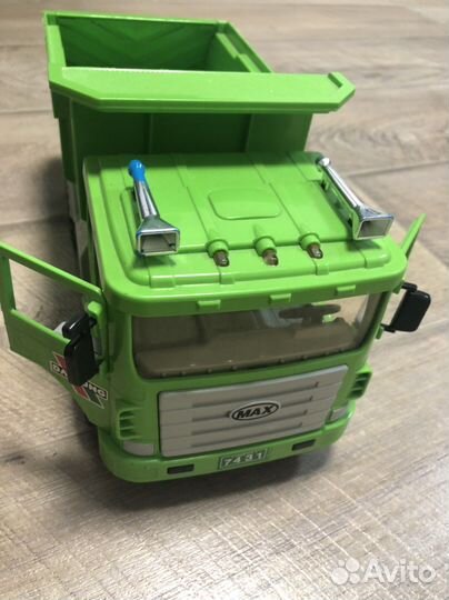 Игрушка самосвал