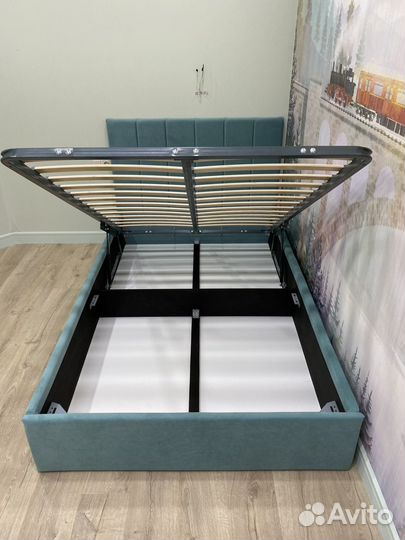 Кровать односпальная с матрасом