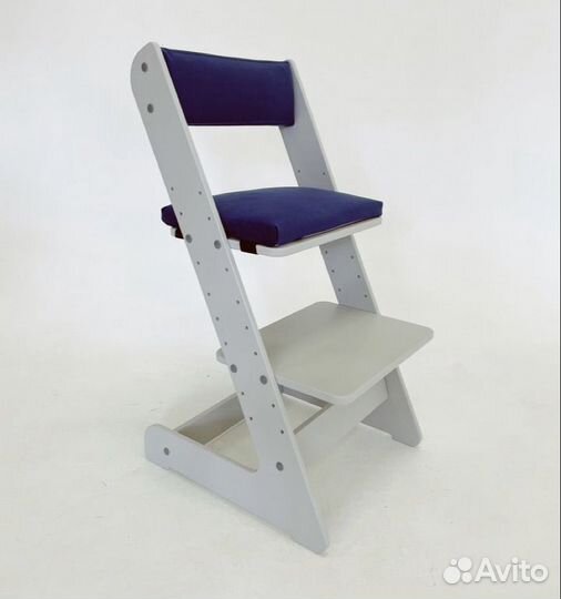 Серый стульчик с подушечками