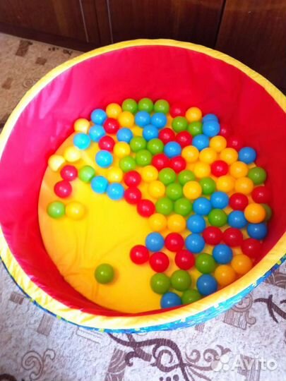 Сухой бассейн с шариками