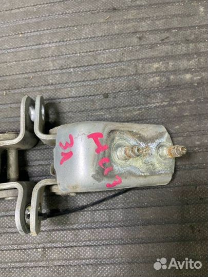 Петля двери задняя левая Toyota Corolla EE101 4EFE