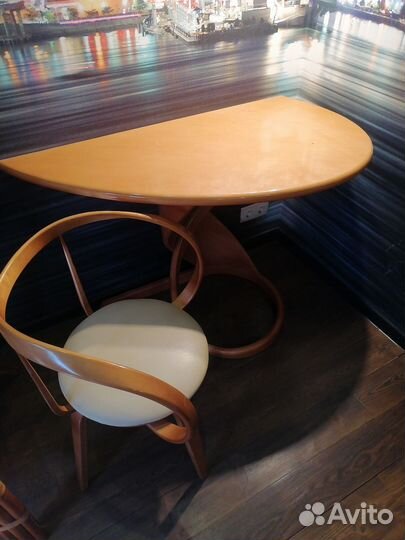 Продам дамский столик+стул авторский бу