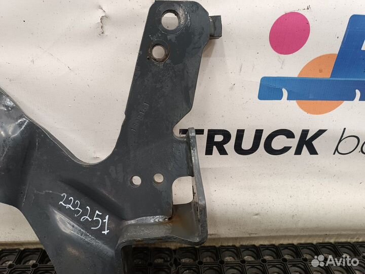 1802161 Кронштейн усилителя бампера правый