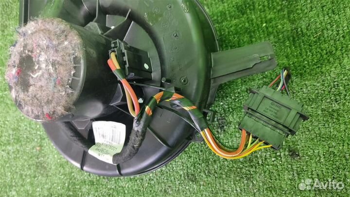 Моторчик печки Skoda Fabia 5J 2010