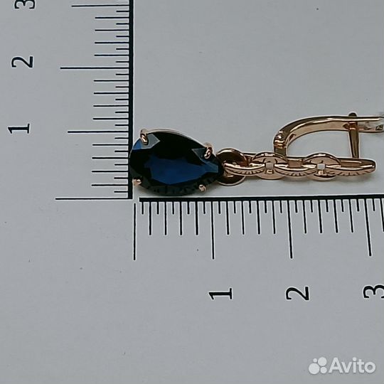 Золотые серьги с камнем