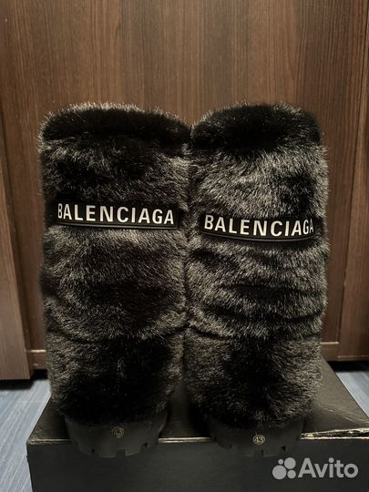 В наличии Balenciaga alaska furr boots