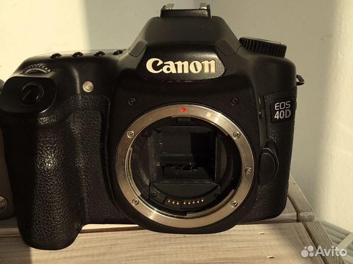 Canon EOS Kiss Digital; Canon EOS 40 D