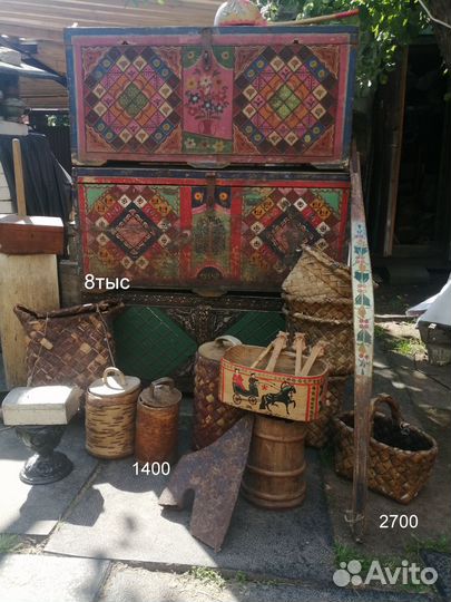 Старинные корзинка рубель чугунок сундук ухват