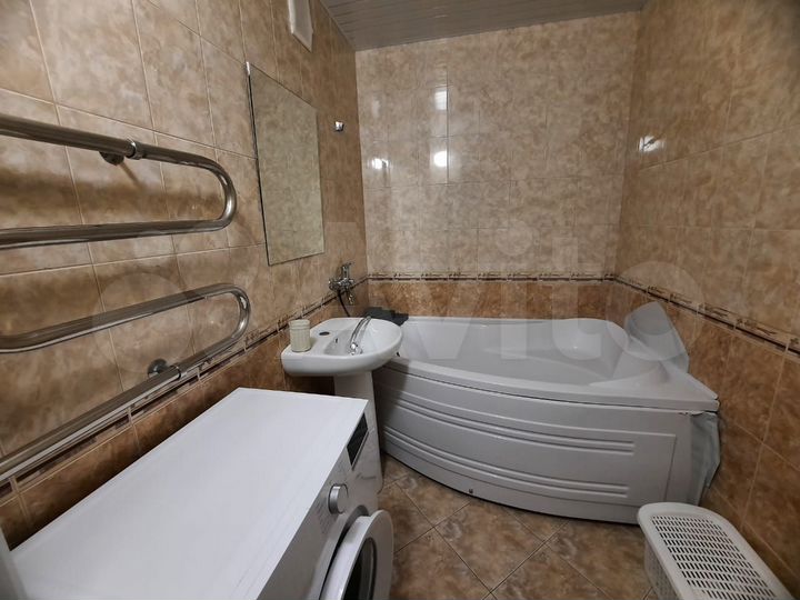 2-к. квартира, 76 м², 1/9 эт.
