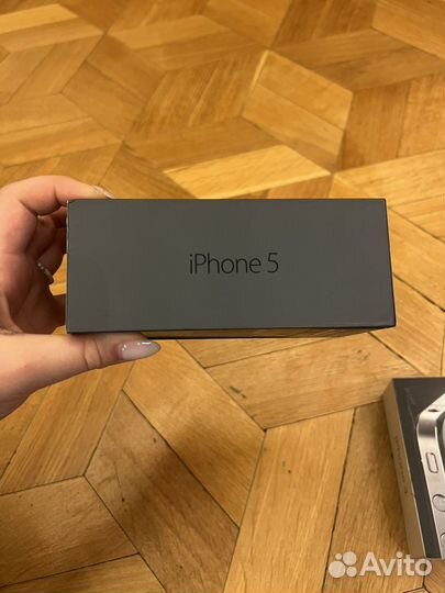 Коробки от iPhone 5s и iPhone 4