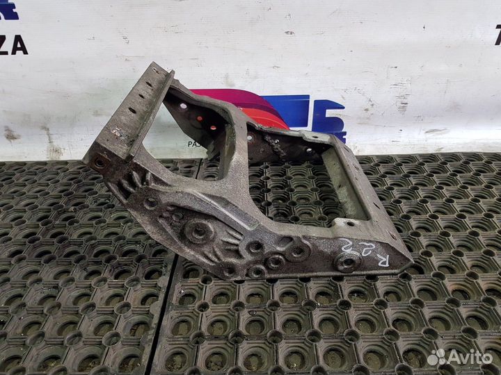 Кронштейн подножек Renault Premium, Volvo FE/FL