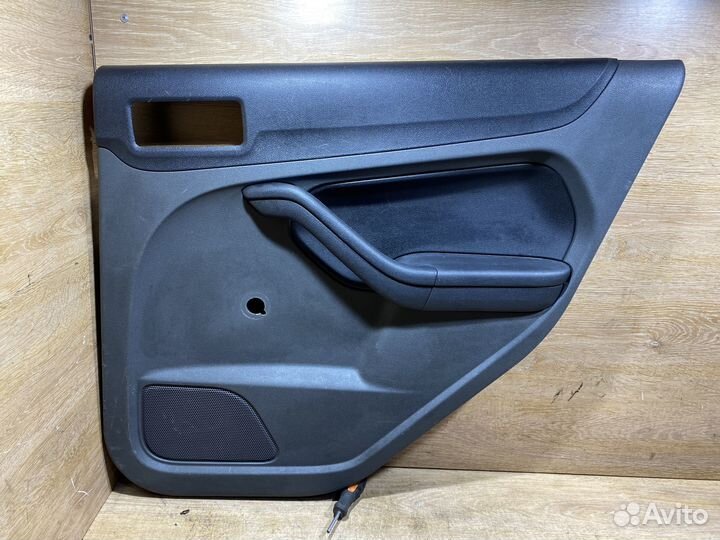Обшивка задняя правая Ford Focus 2 79132