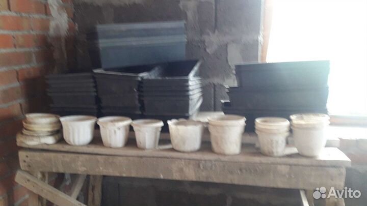 Горшки и контейнеры для цветов и рассады