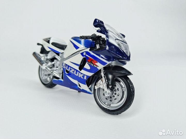 Модель Мотоцикла Suzuki GSX R750