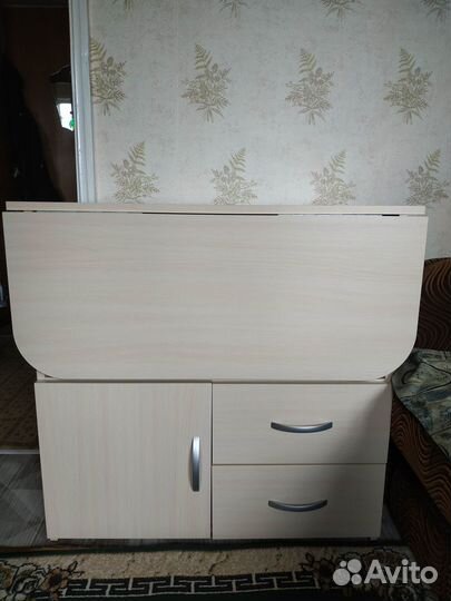 Продаю стол- книжку