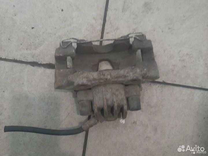 Тормозной суппорт передний правый Peugeot 306