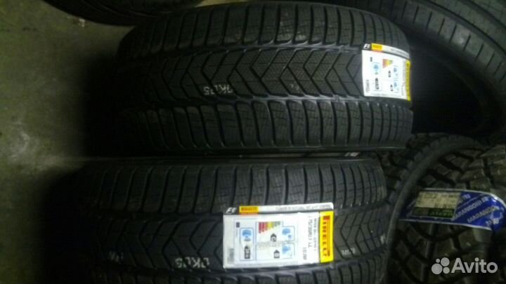 Pirelli Winter Sottozero 3 275/35 R21 103W